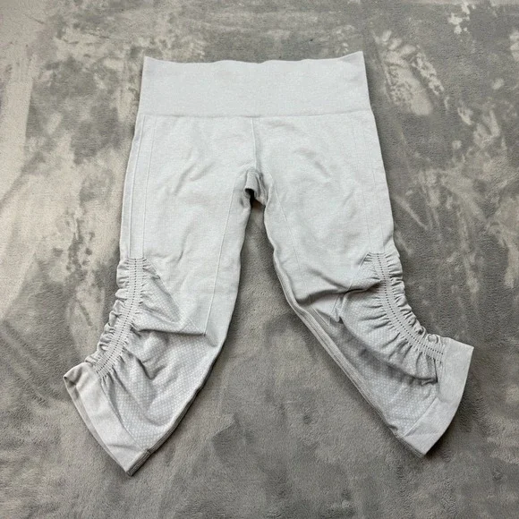 Lululemon Leggings Size Grey Cropped Seamless Stretch Gym Performance  Pants